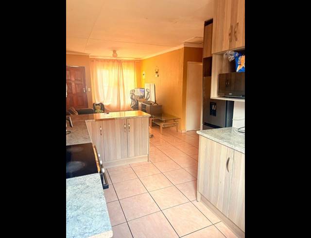 3 BEDROOM HOUSE FOR SALE IN CLAYVILLE